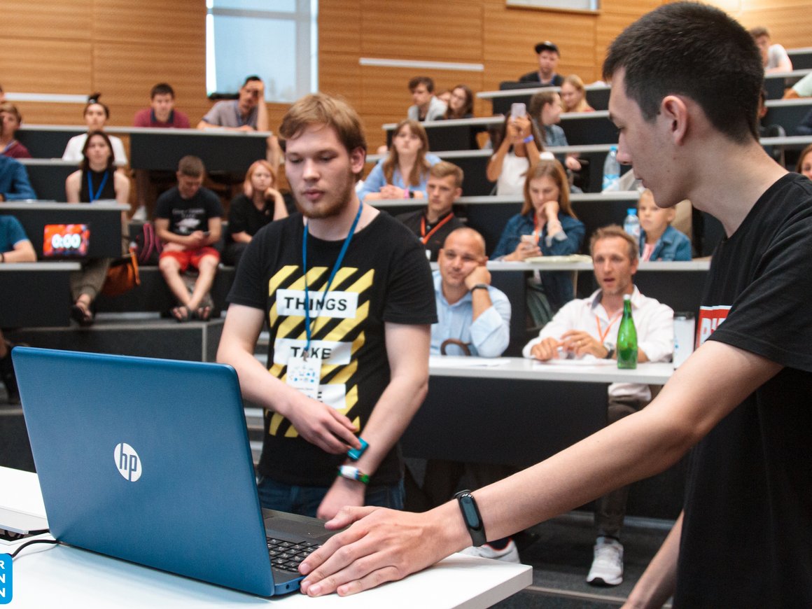 Проверяй зрение, не выходя из дома: как школьники и студенты создали нейросеть для офтальмологов