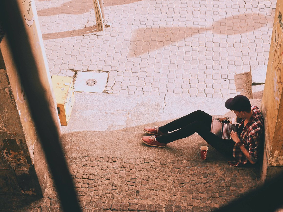 Подростки ищут поддержку в интернете, но их обвиняют в «погоне за сочувствием»