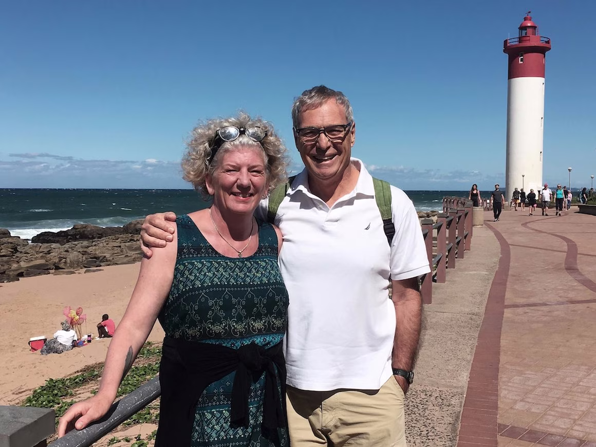 Пожилая пара путешествует по миру уже 4 года и платит за ночлег не больше $90