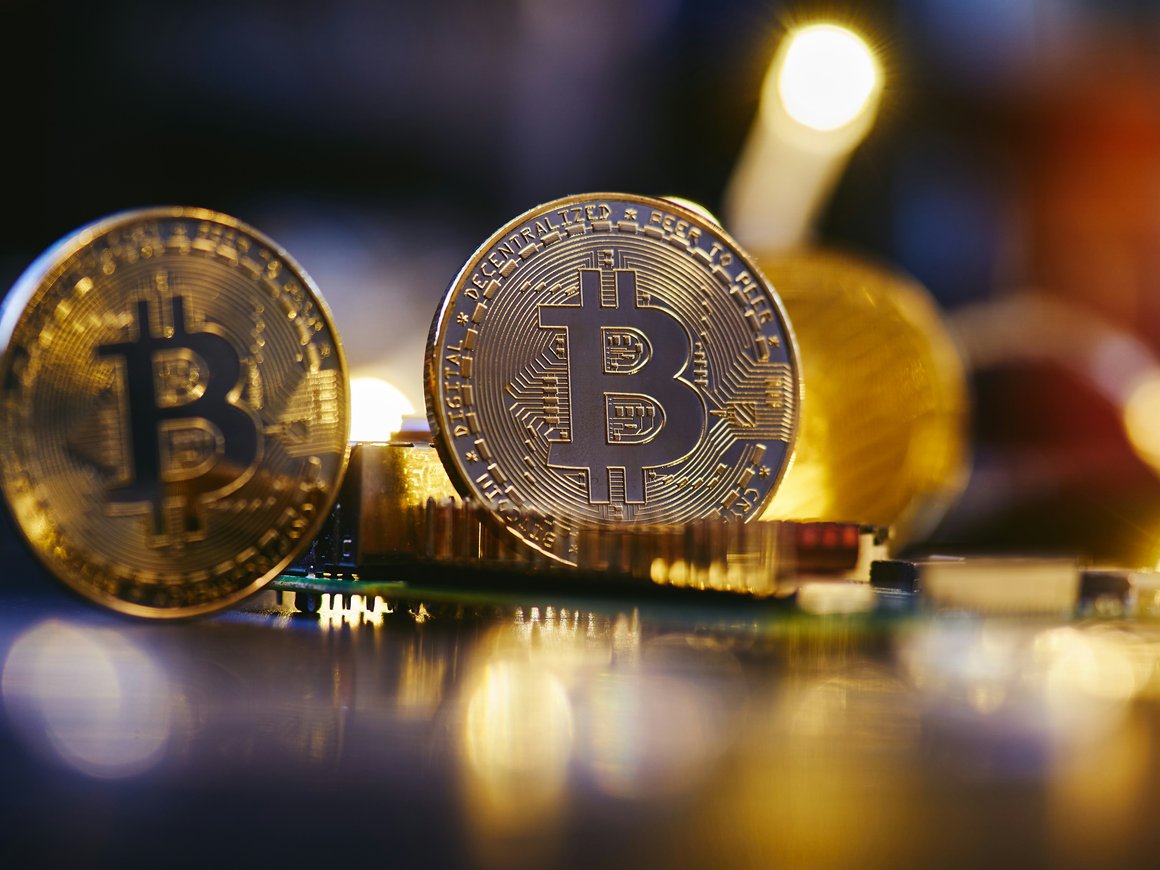 Курс биткоина превысил $65 тысяч