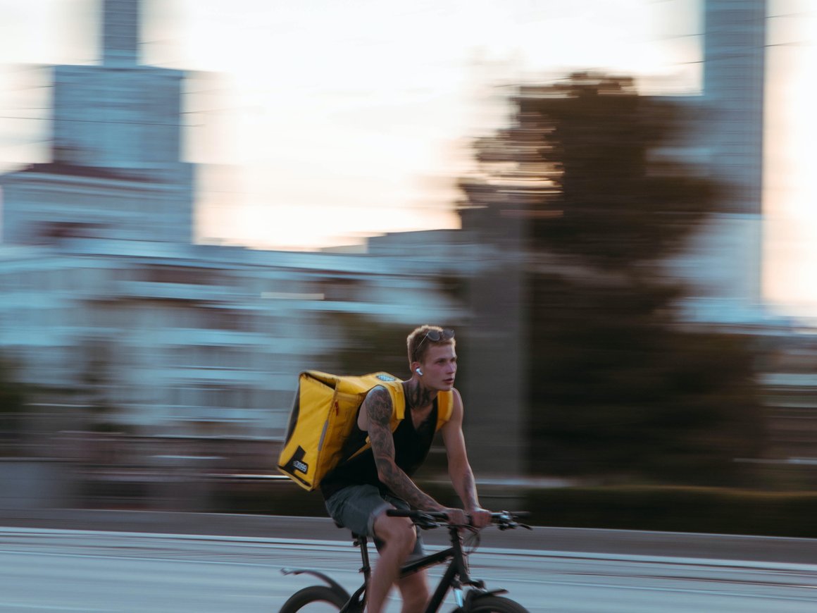 Роскомнадзор составил протокол на «Яндекс.Еду» за утечку данных курьеров