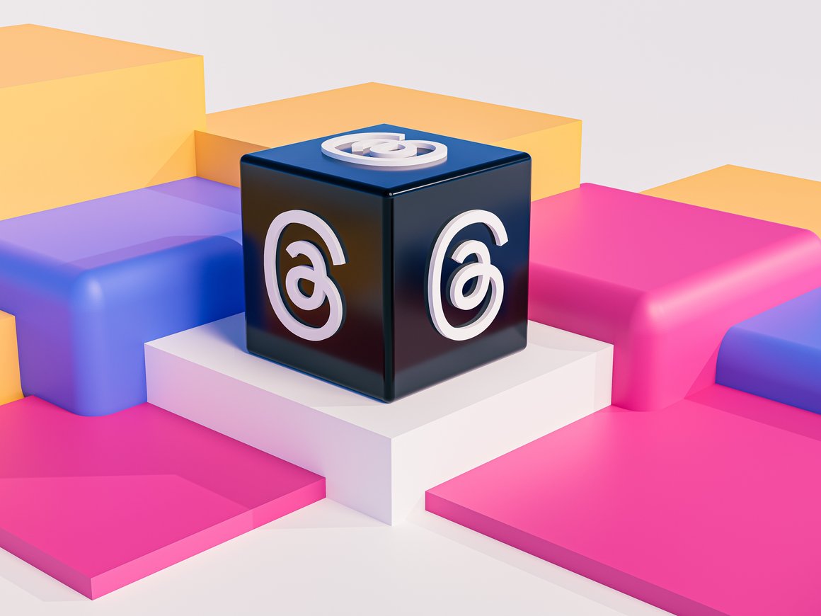 Главным провалом в мировой IT-сфере названа сеть X, главной победой — Threads