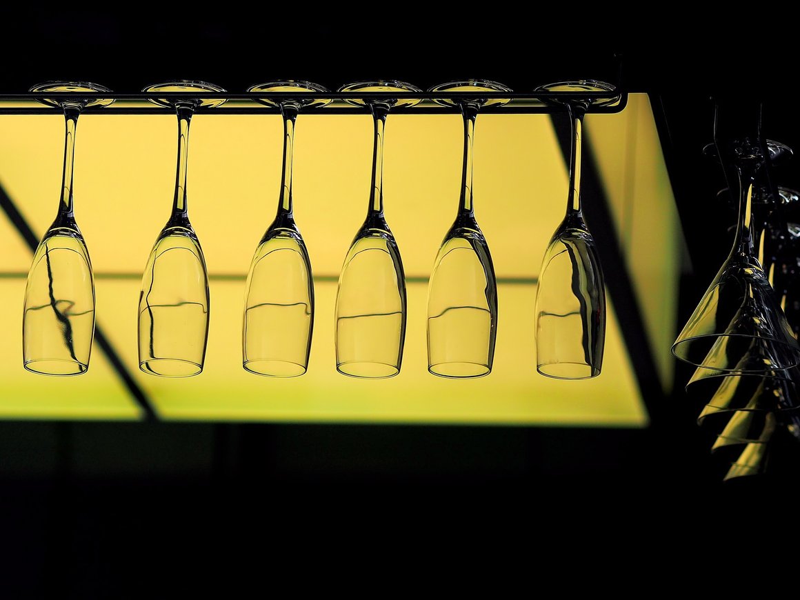 «Сфокусироваться не только на убытках во время карантина, но и на доходах после него». Как владельцу бара пережить пандемию