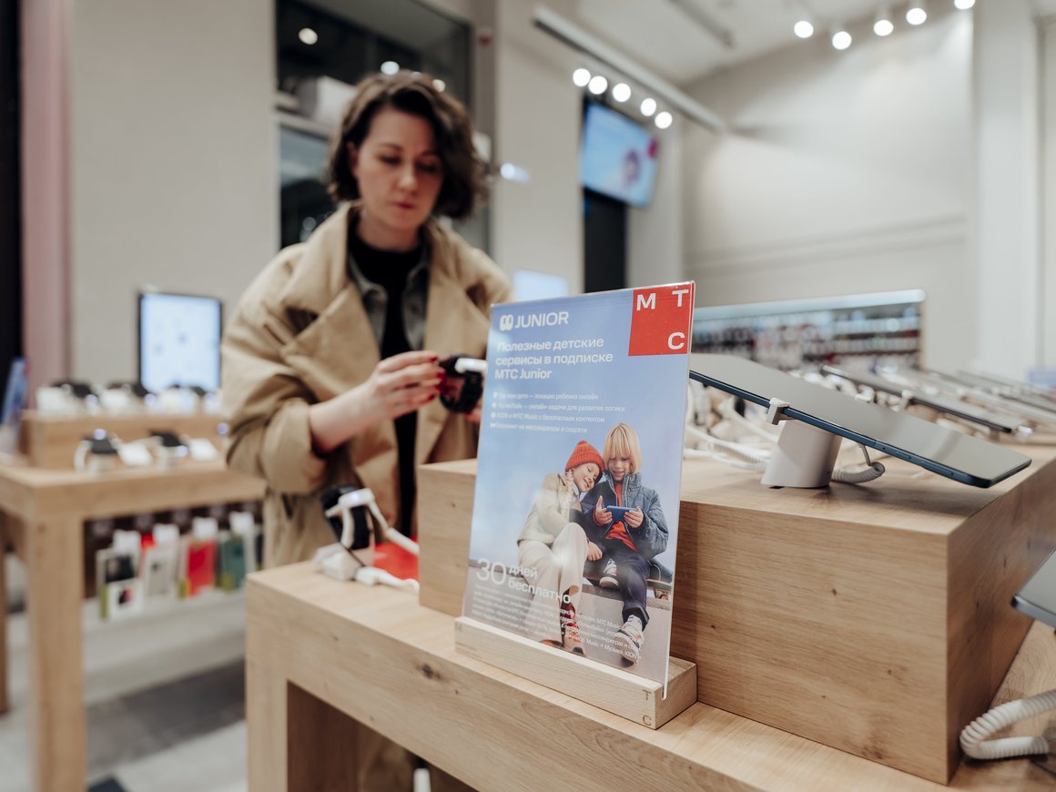 Глава МТС допустил закрытие до 75% салонов связи