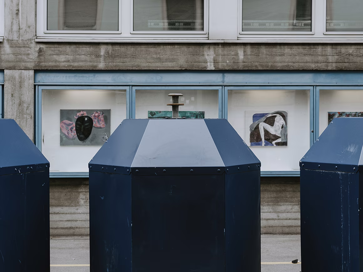 Можно ли установить контейнеры для раздельного сбора мусора во дворе дома — отвечает юрист