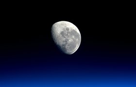 NASA запускает первую за 50 лет космическую миссию к Луне