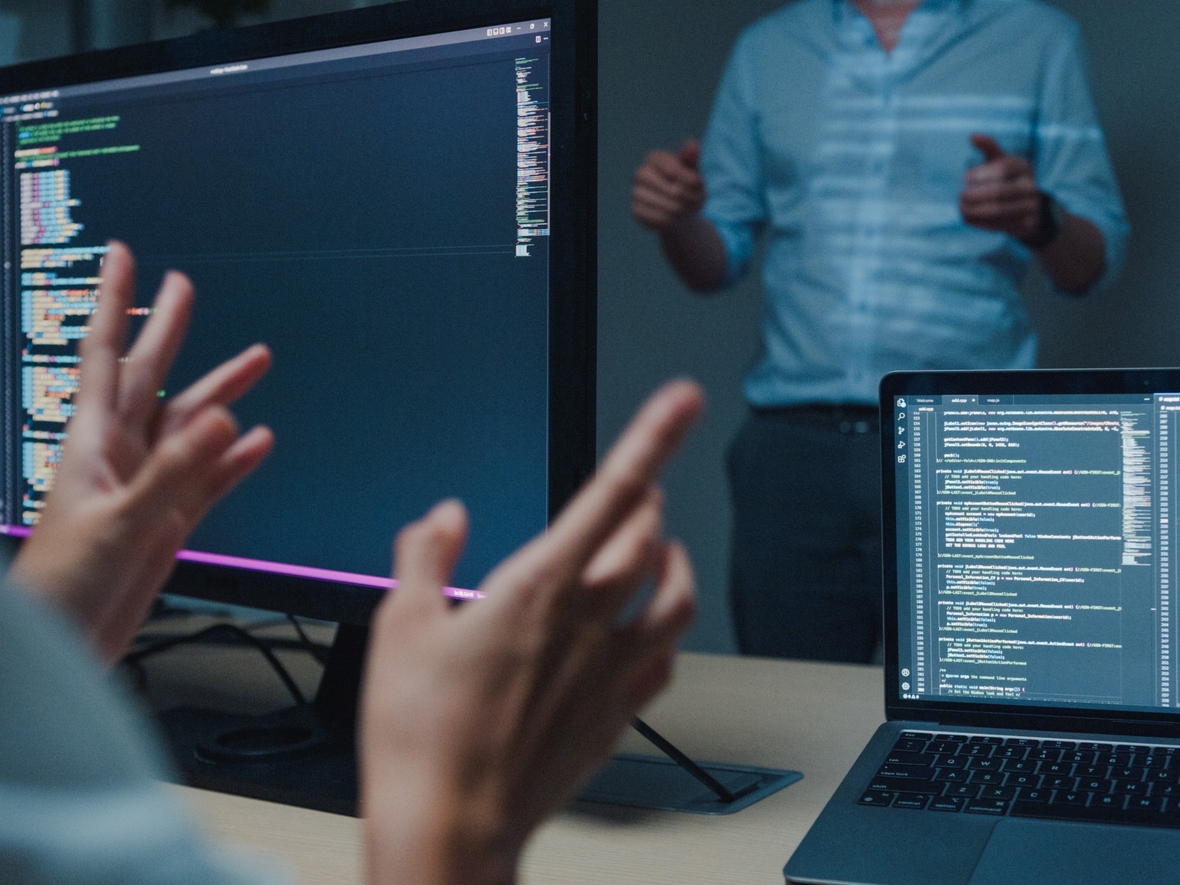 Мосбиржа отказывается от зарубежного софта: уже к 2027 году вся IT-инфраструктура станет полностью российской