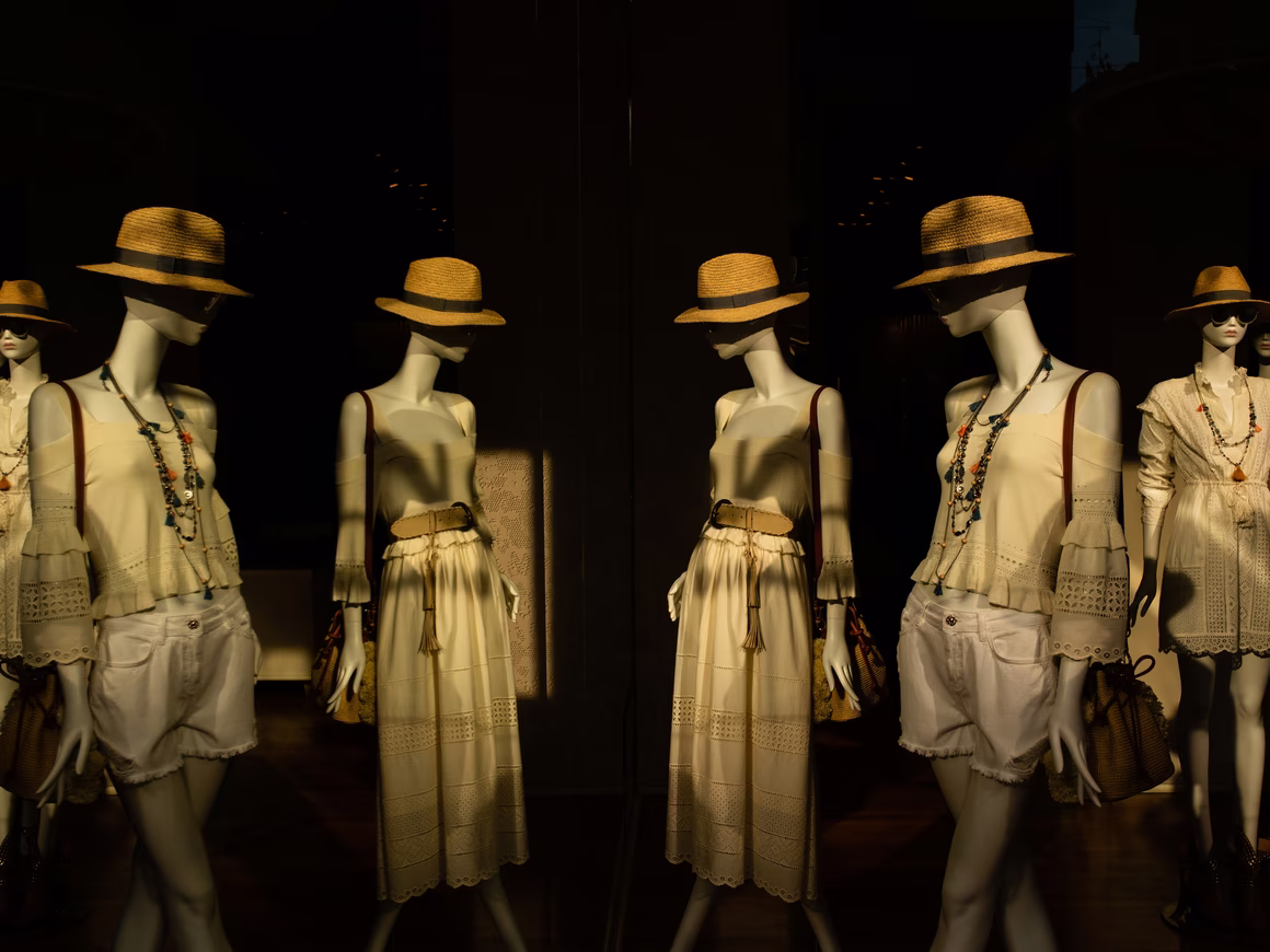 Почти половина покупателей люксовых товаров в России ориентируется на блогеров — исследование