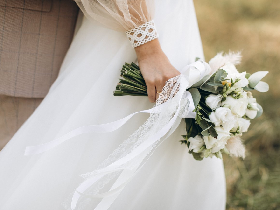 От пышной классики до современных мини: 10 брендов свадебных платьев из России