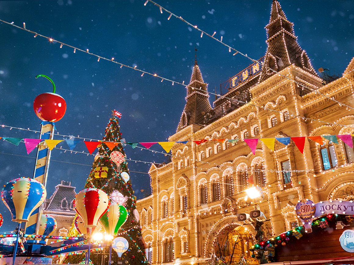 Эти люди работают, пока мы отдыхаем. Кто оформляет города к Новому году?