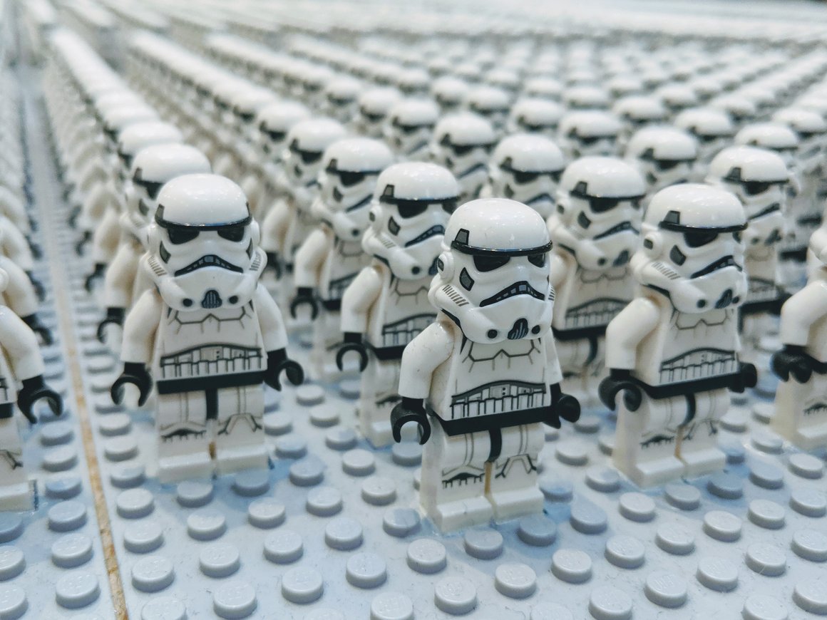 Санкции ЕС, спрос на перекупщиков iPhone: главные новости 22 сентября