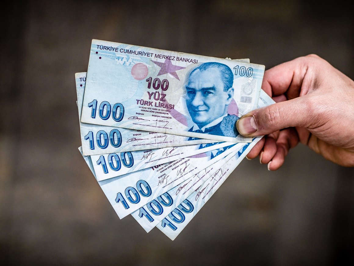 Турецкая лира обновила исторический минимум на фоне снижения ключевой ставки