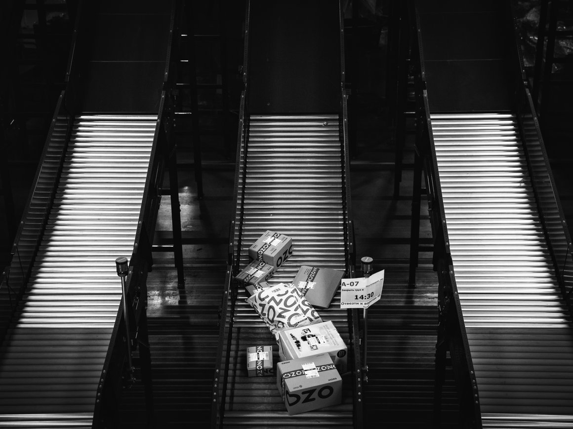 Ozon до конца сентября компенсирует продавцам убытки за сгоревший на складе в Подмосковье товар