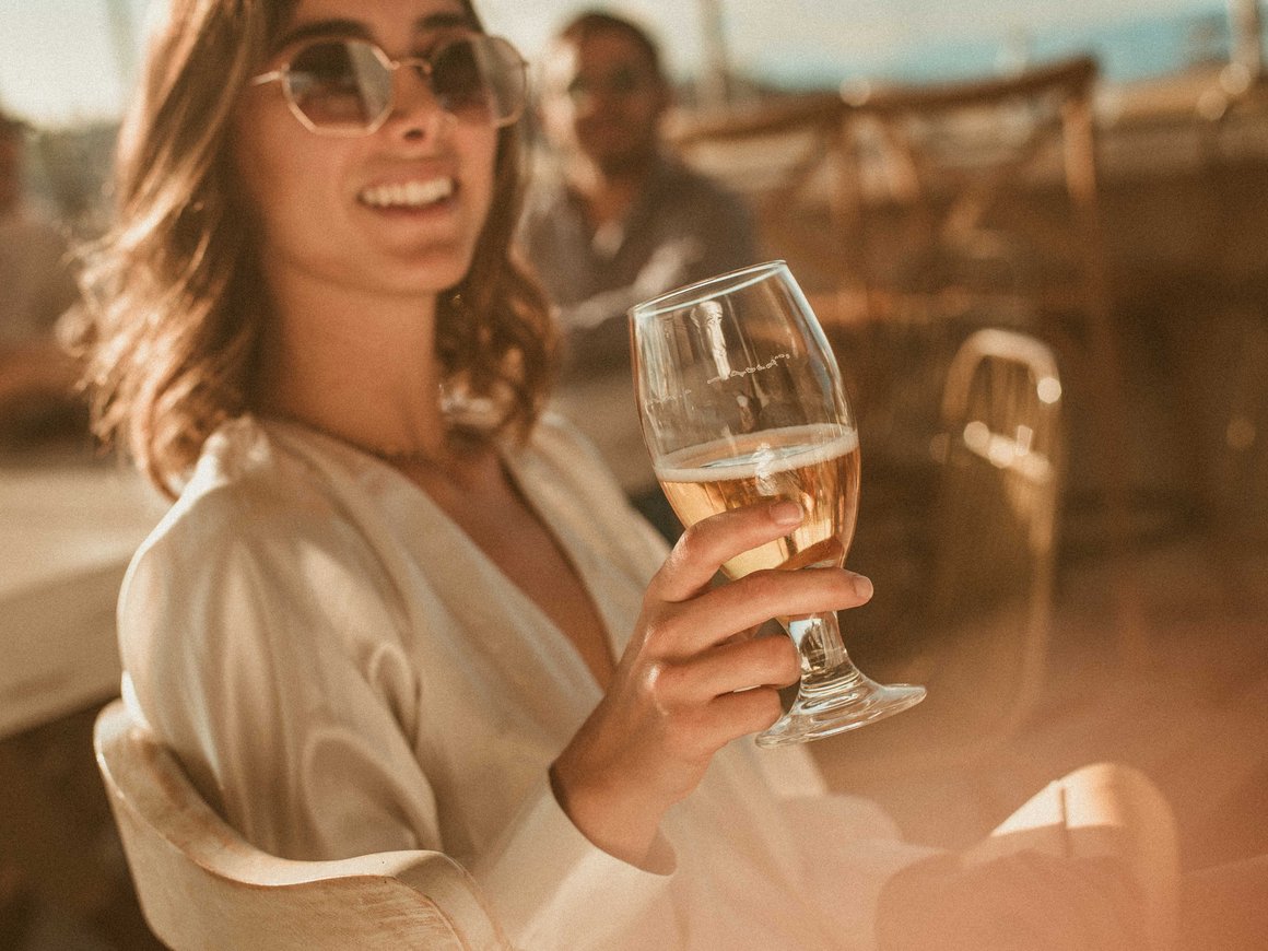 Уехавшие из страны россияне начали активно использовать сайты знакомств