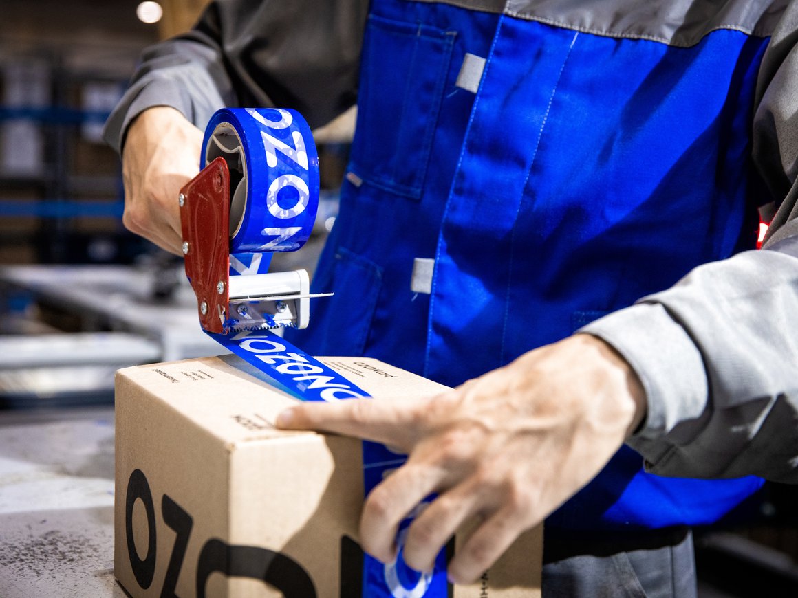 Ozon выпустил карту от собственного банка со скидками до 30% на товары маркетплейса