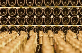 Минфин повысил минимальную розничную цену на игристое вино до 239 рублей