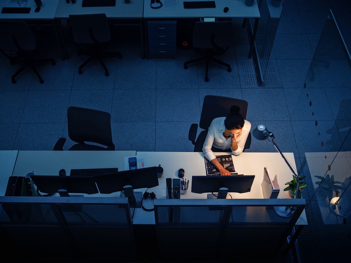 «Наш график — утро, день и вечер»: как переработки приводят предпринимателей в больницу