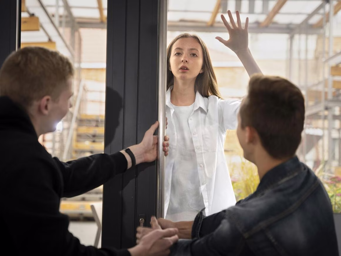 Как справиться с негативным коллегой — решения для работы с жалобами и негативом