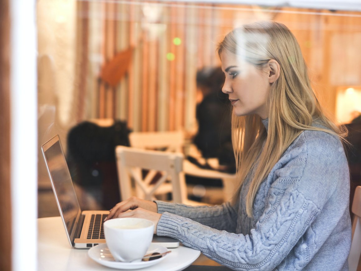 Почти 70% сотрудников российских компаний ищут «третье место» для работы вне офиса и дома