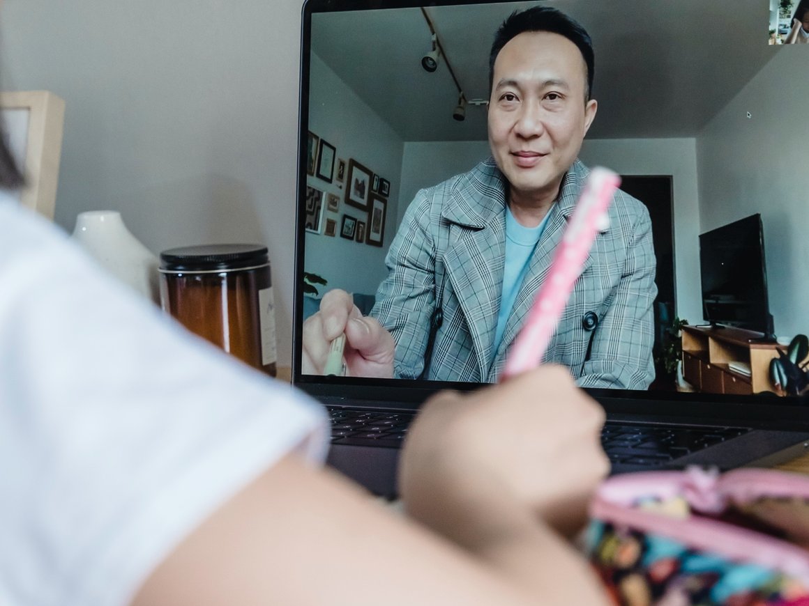 В РФ вырос спрос на частичную занятость и преподавателей восточных языков