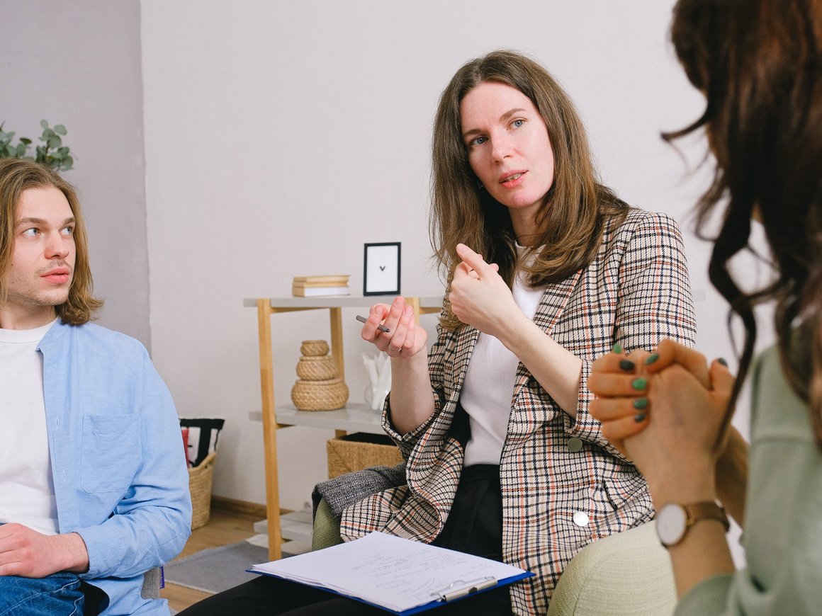 Опрос показал, куда с большей вероятностью возьмут работать родственника