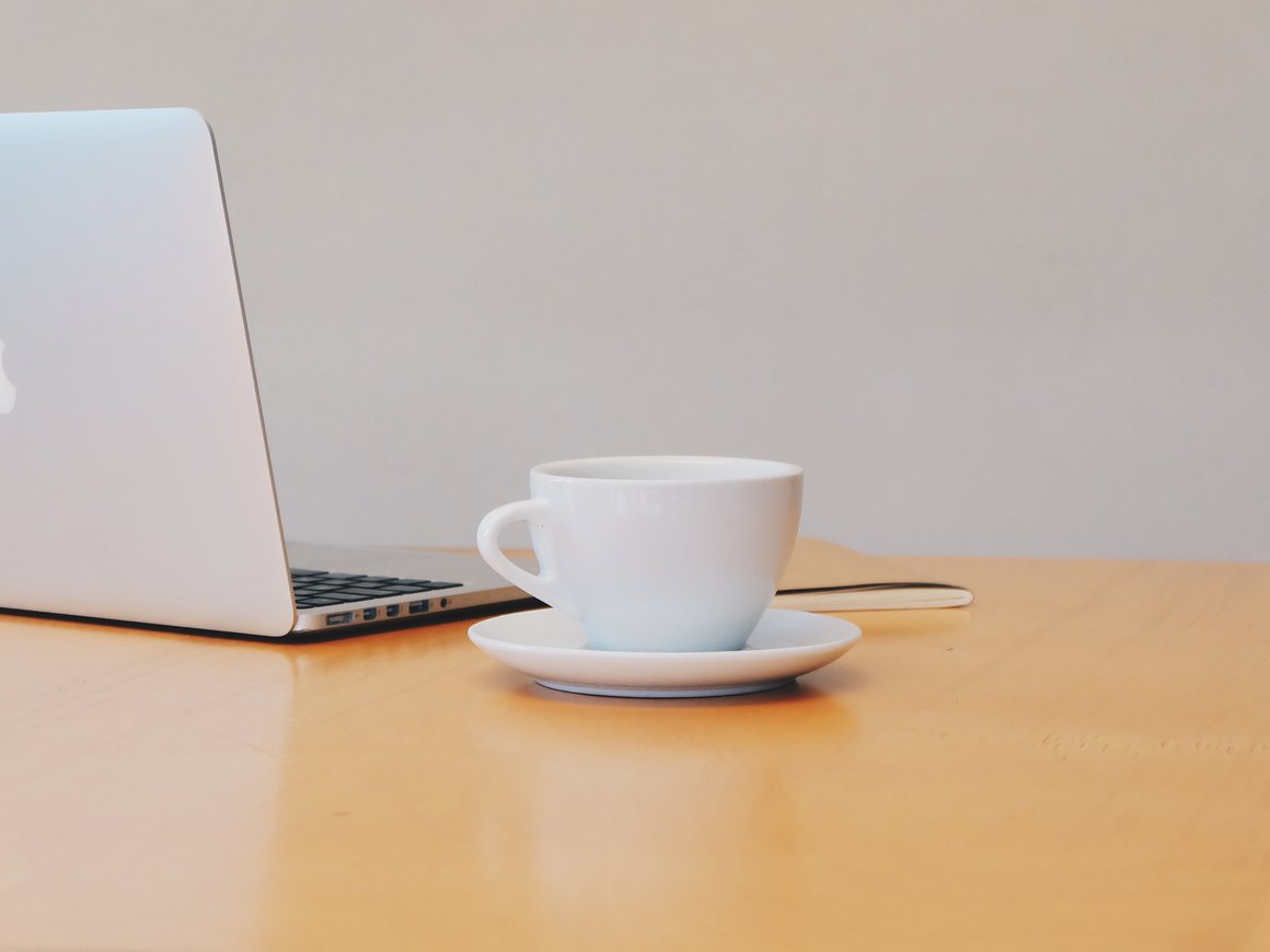 Каждый восьмой россиянин не стал бы работать с начальником младше себя — исследование