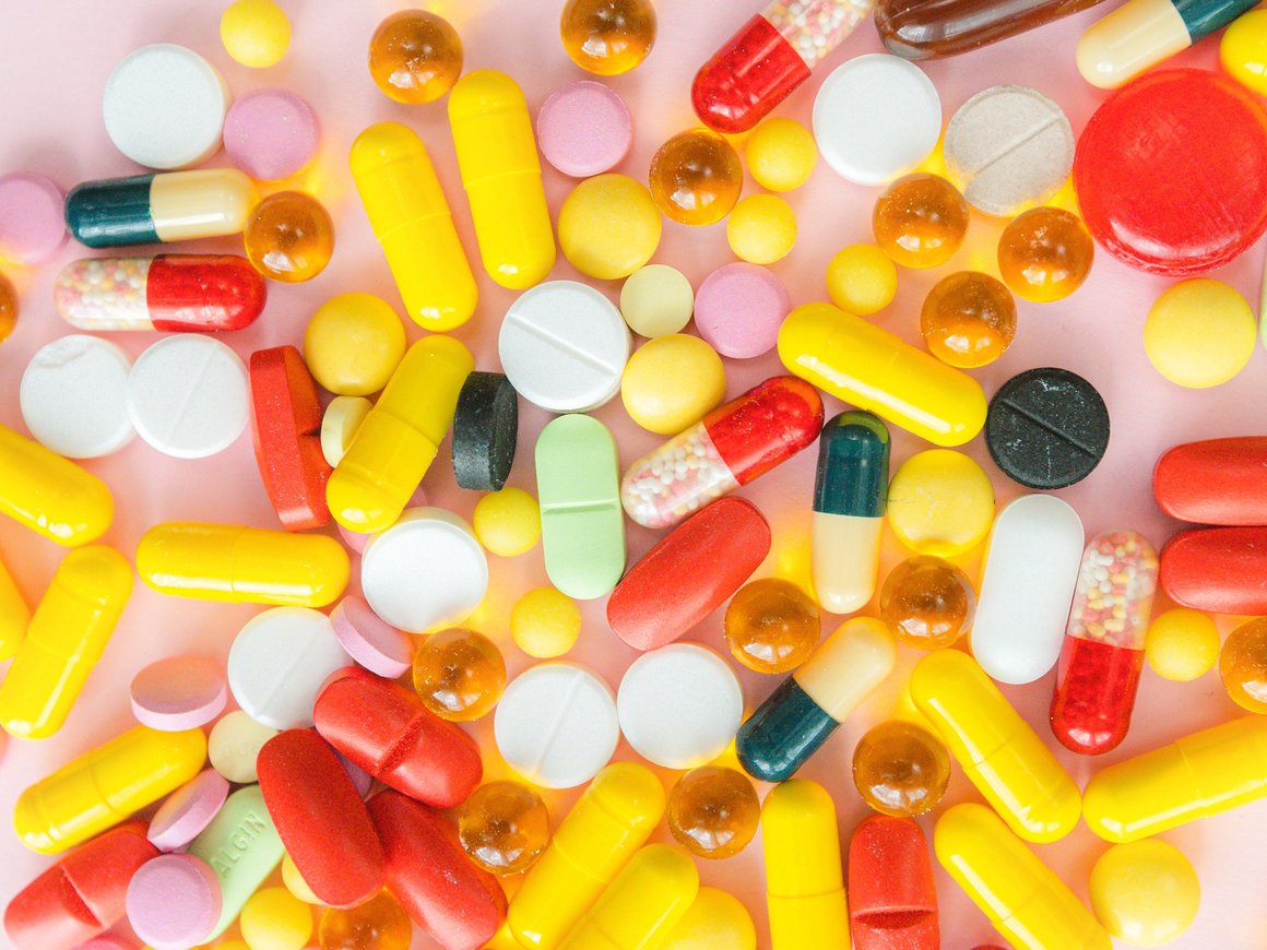 Нельзя вывозить из РФ импортные медикаменты, а закупки компаний под санкциями теперь конфиденциальны