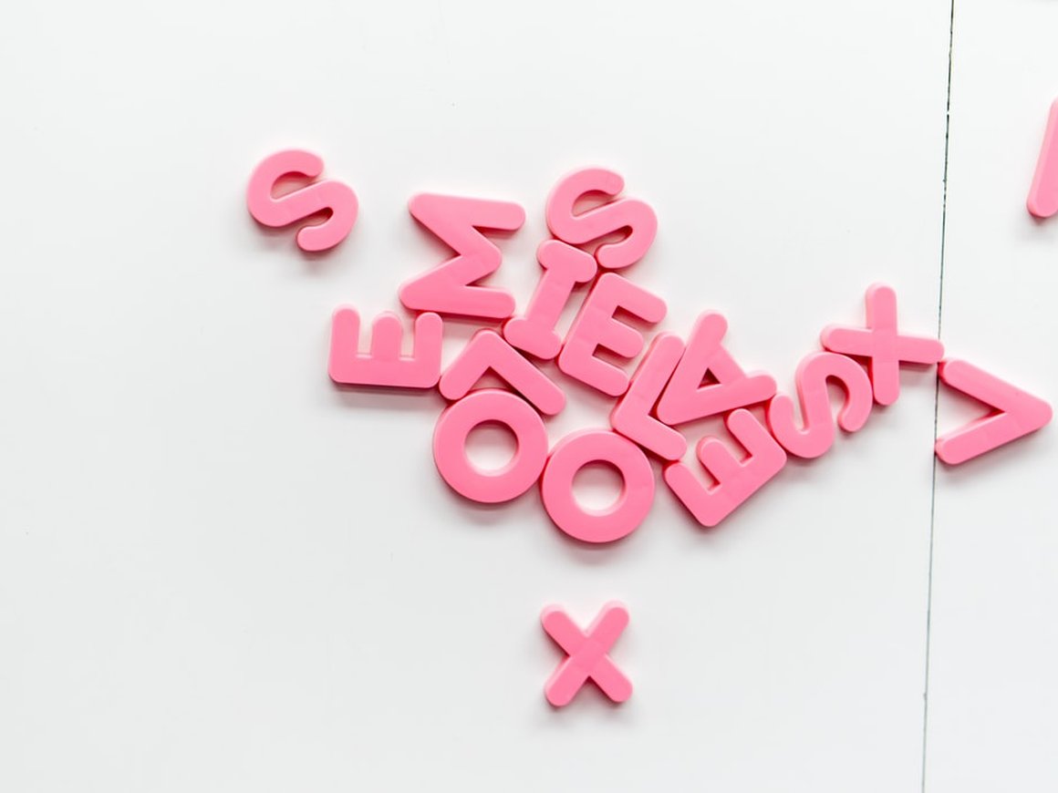 С засечками или без: как подобрать корпоративный шрифт и разработать логотип