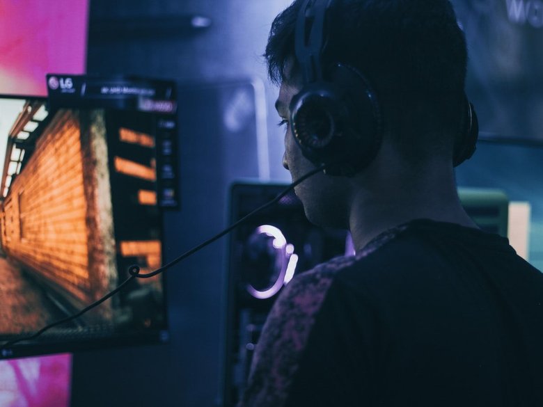 Трейлер Нолана в Fortnite, «Кибершолдерс» и концерт Трэвиса Скотта: как и с кем киберспорт объединяется в кризис