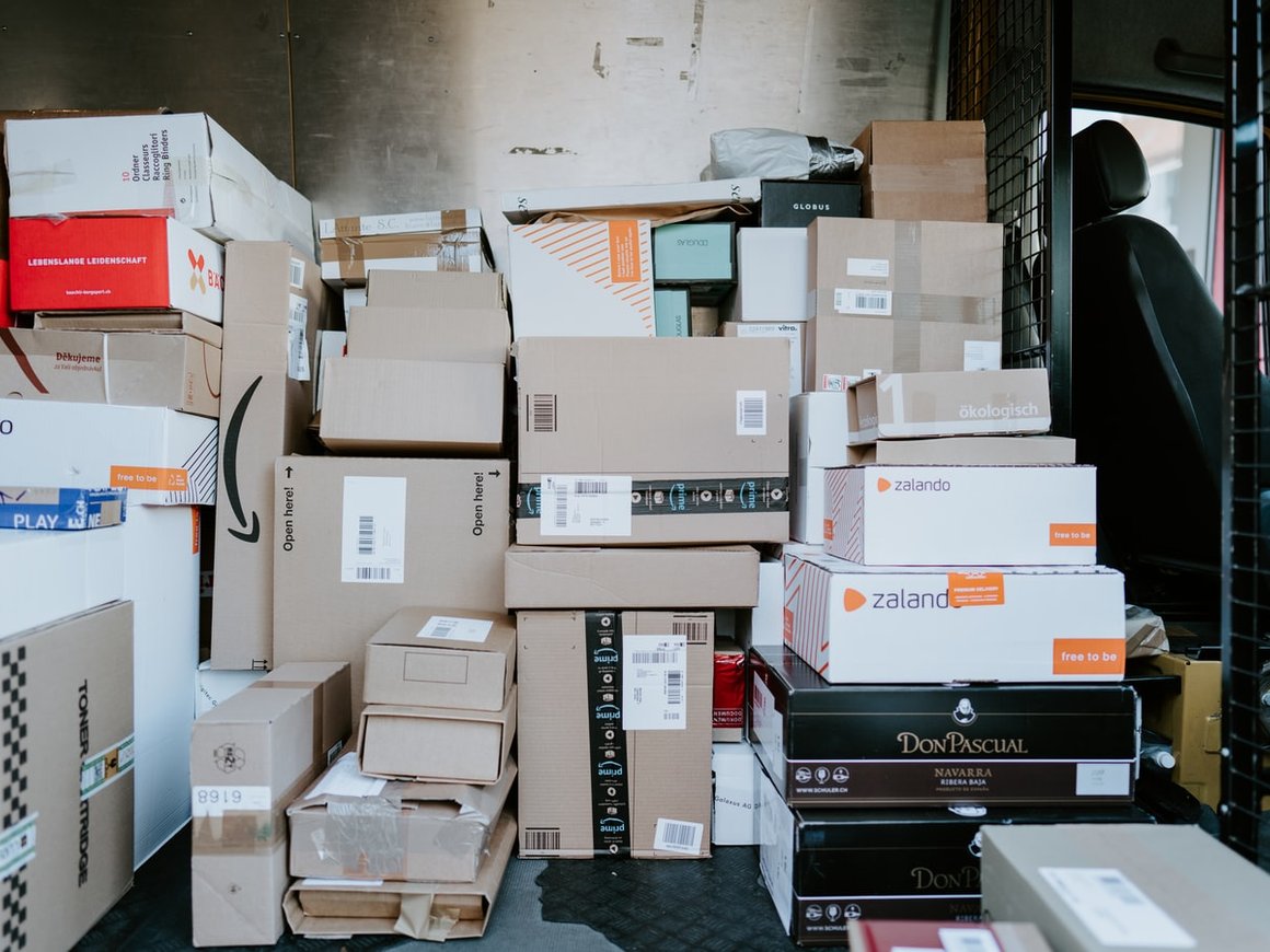 Служба курьерской доставки СДЭК внедрила бесконтактную отправку посылок