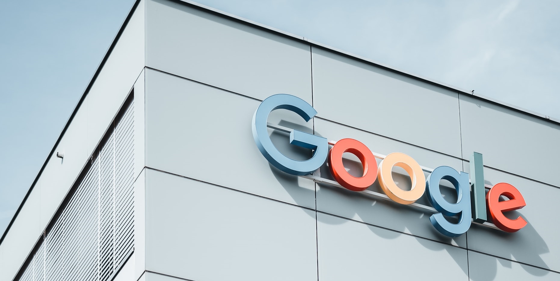 На Google пожаловались властям: компания не доплатила временным работникам 100 млн долларов
