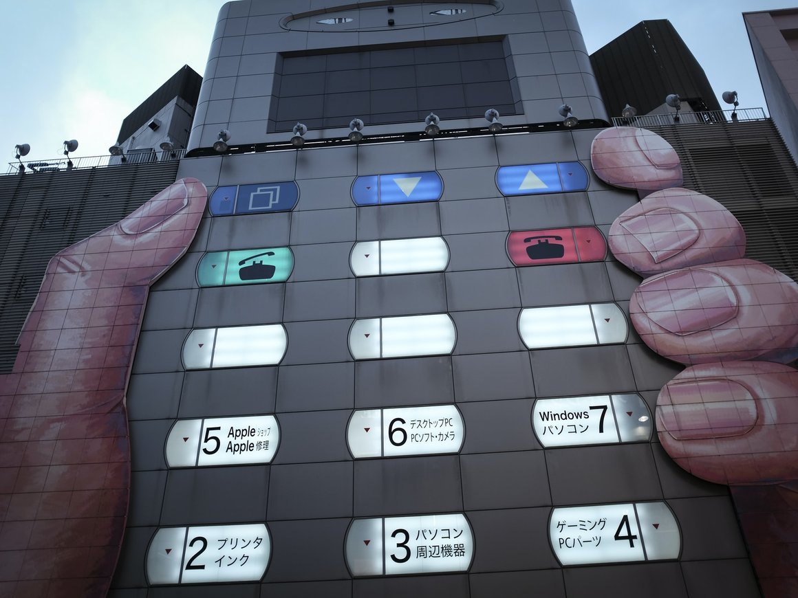 Эксперты выяснили, что каждый пятый россиянин пользуется кнопочным телефоном