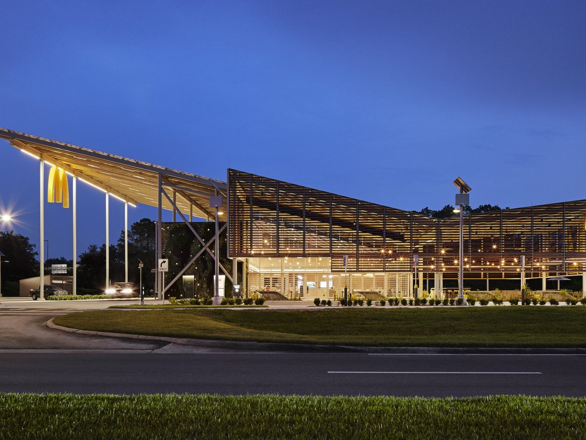 «Макдоналдс» открыл ресторан с нулевым потреблением энергии