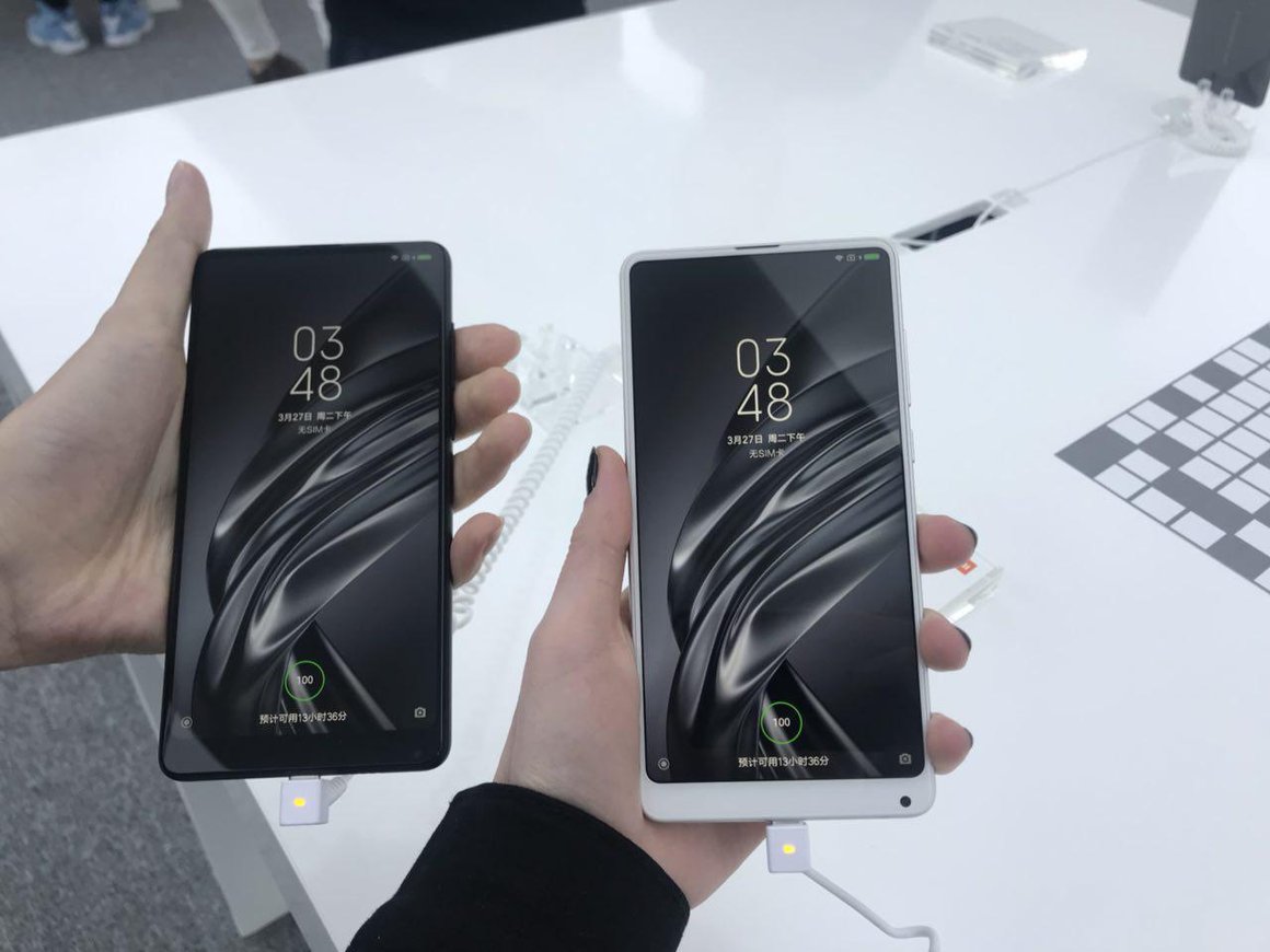 Xiaomi представила новый смартфон с безрамочным экраном Mi MIX 2s