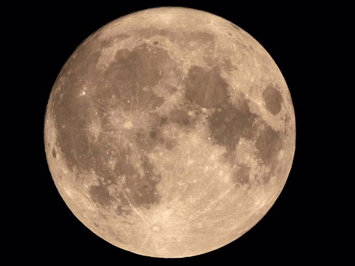 «Роскосмос» предложил готовить юристов для решения споров из-за Луны