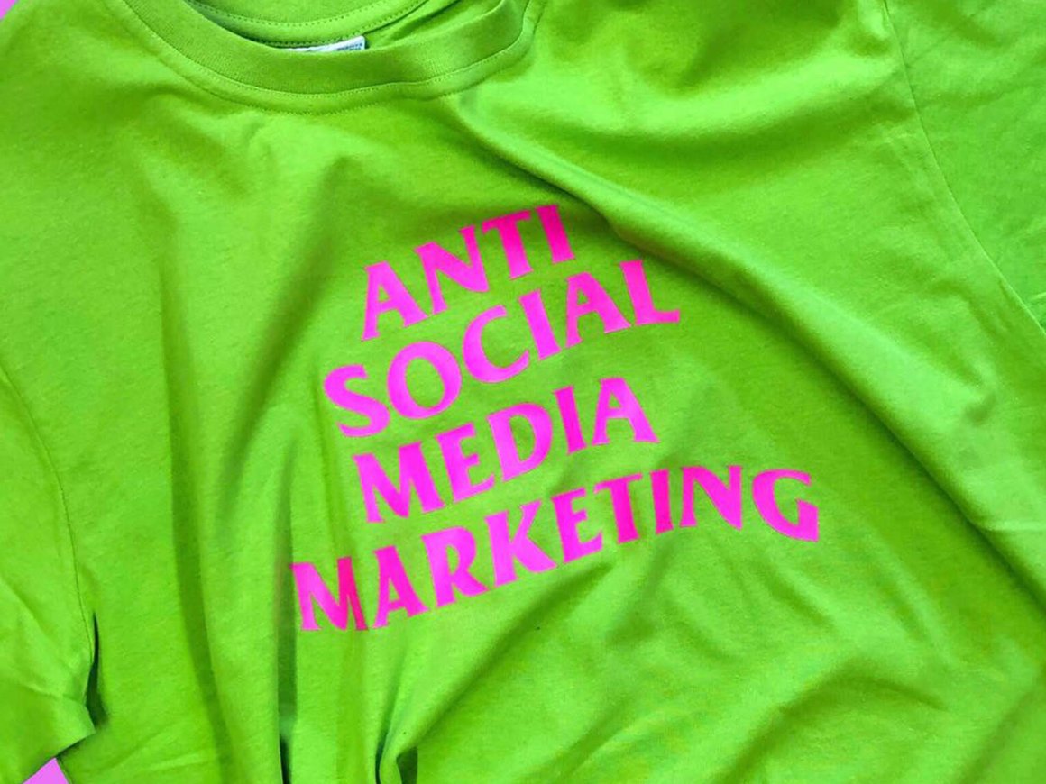 «Веселый магазинчик одежды». Основатель Feelosophy Store о наивном бизнесе на российских брендах и мемах