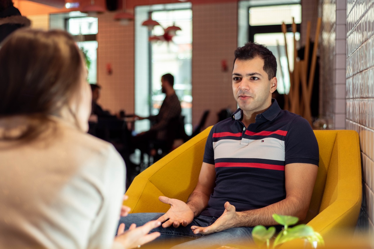 «С сотрудником USA Today я обменялся контактами на пляже». Сооснователь Prisma, Capture и Dasha.AI Арам Харди — о запуске стартапов и международном пиаре