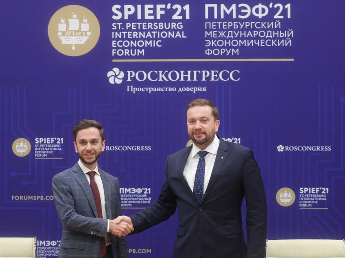 Росконгресс и общество «Знание» подписали на ПМЭФ соглашение о сотрудничестве