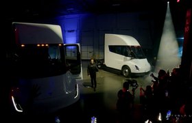 Илон Маск представил второе поколение грузовиков Tesla