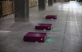 Wildberries начал тестировать промышленных роботов на складах