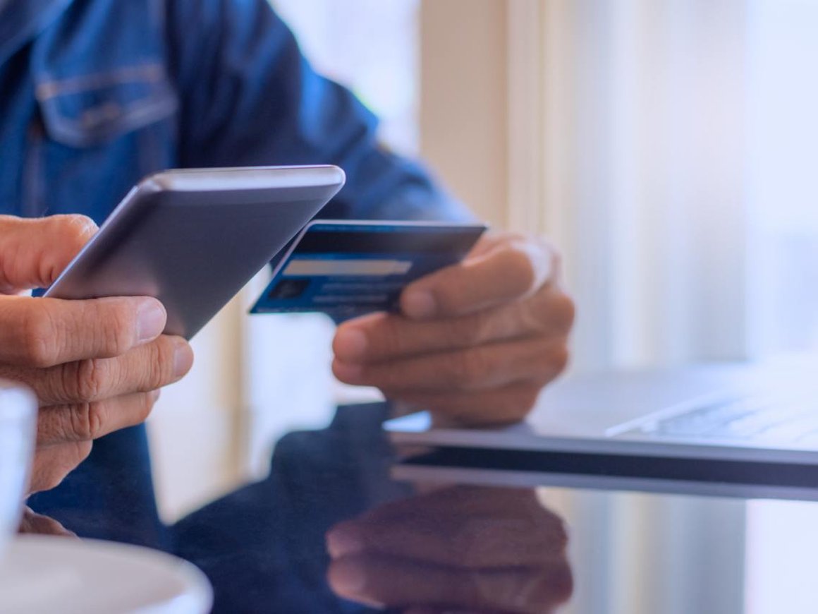 Хакеры научились удаленно клонировать банковские карты через смартфоны с NFC