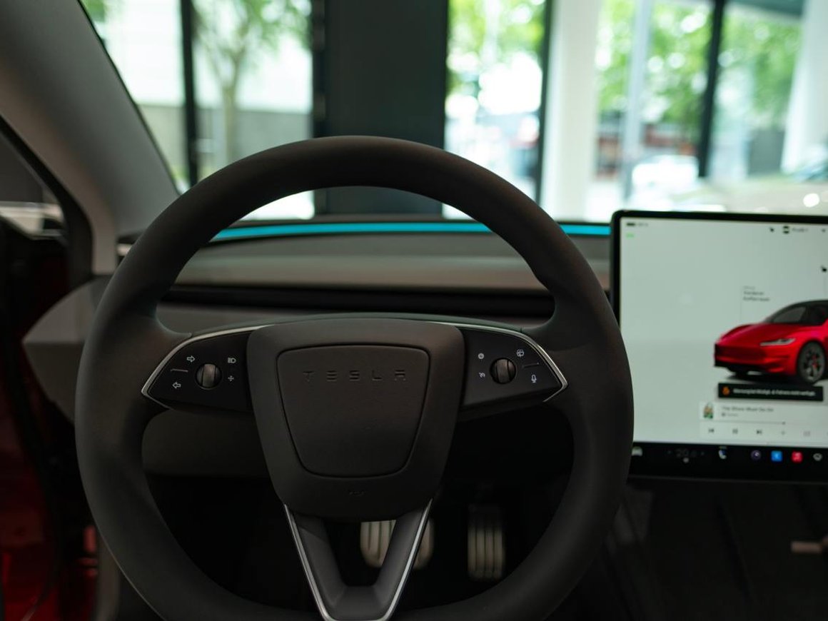 По воздуху: Электрокары Tesla получат беспроводную зарядку