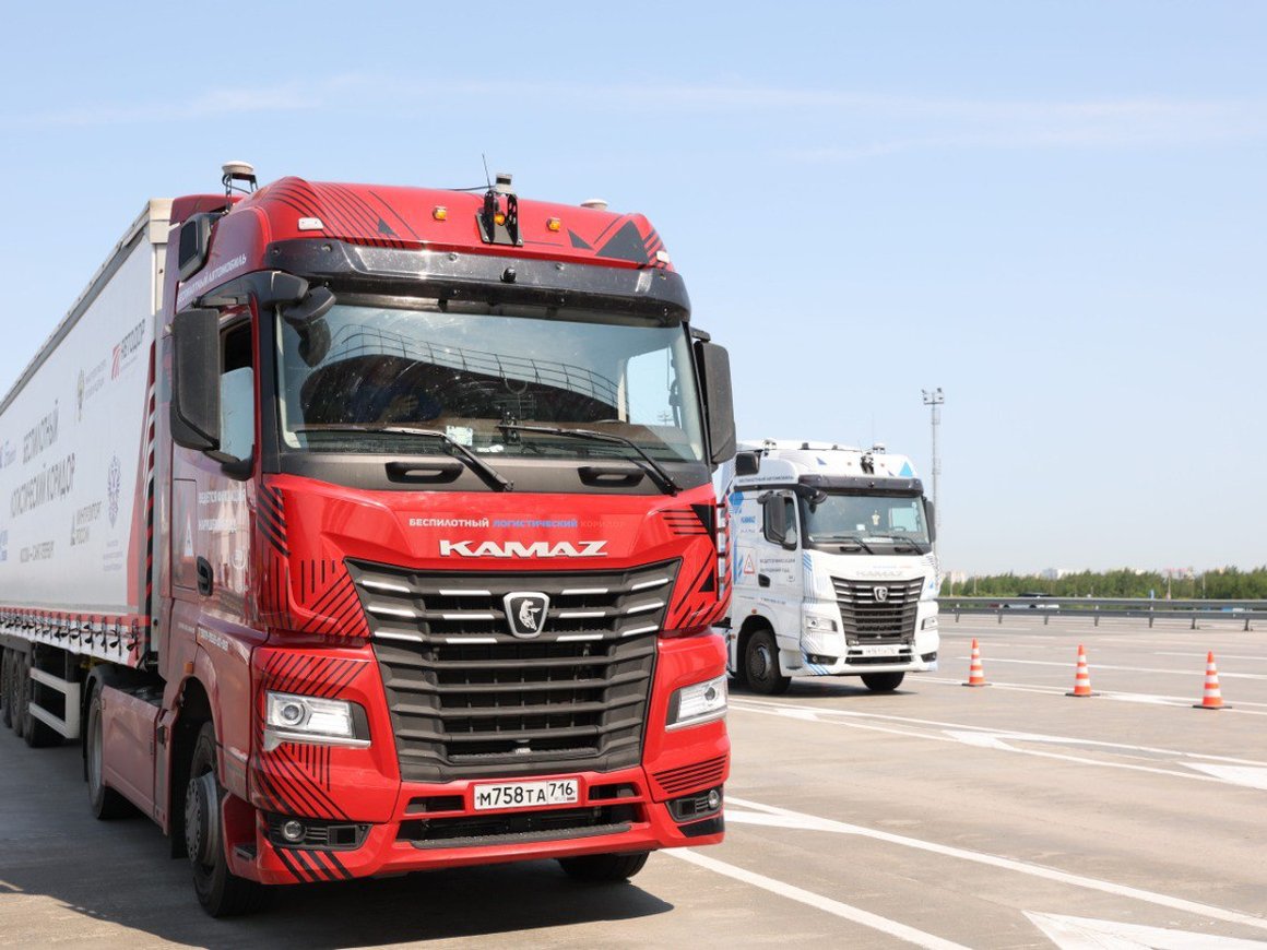 На всей трассе М-11 «Нева» открыли движение беспилотных грузовиков