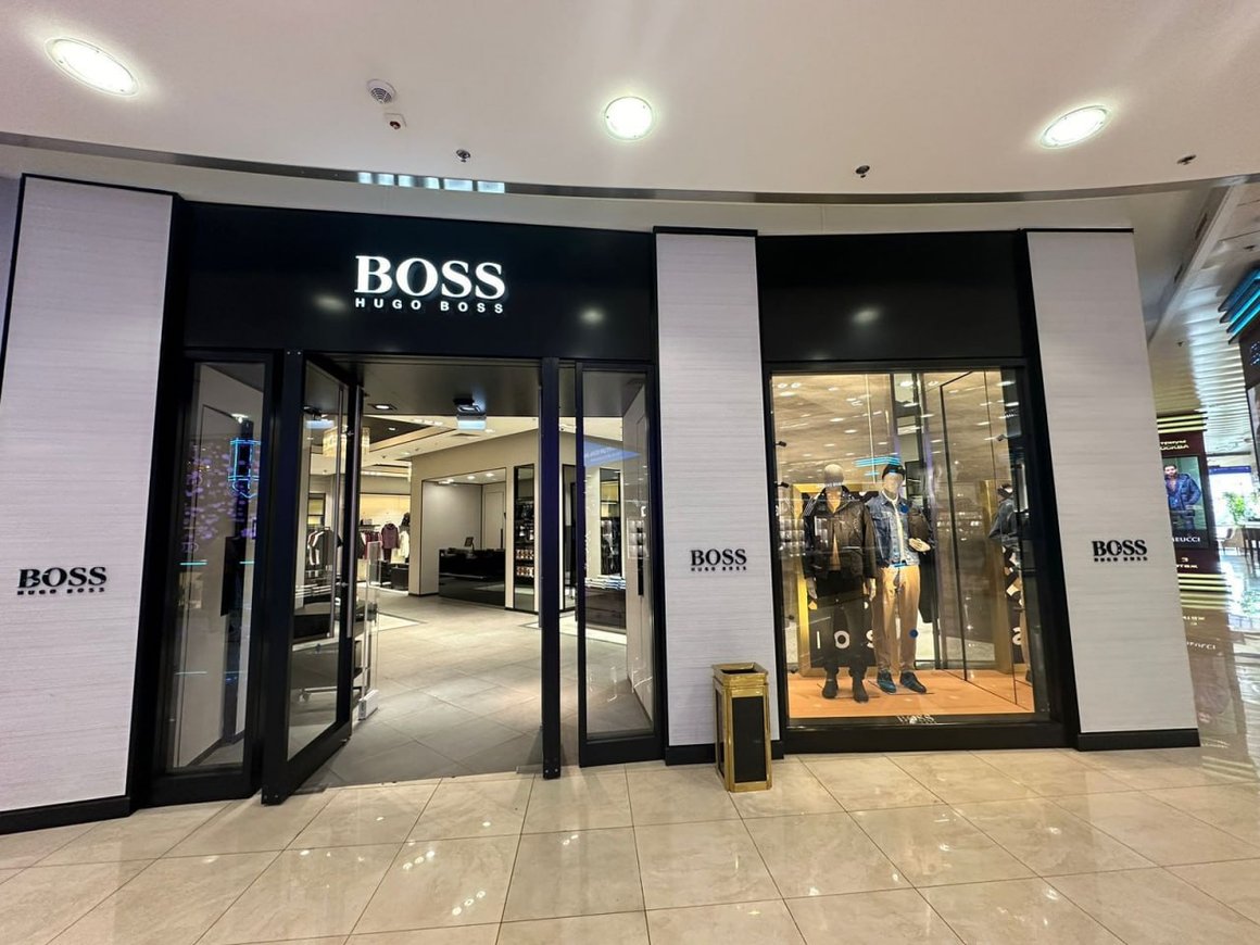 Магазины Hugo Boss открылись на прежнем месте в ТЦ «Европейский»