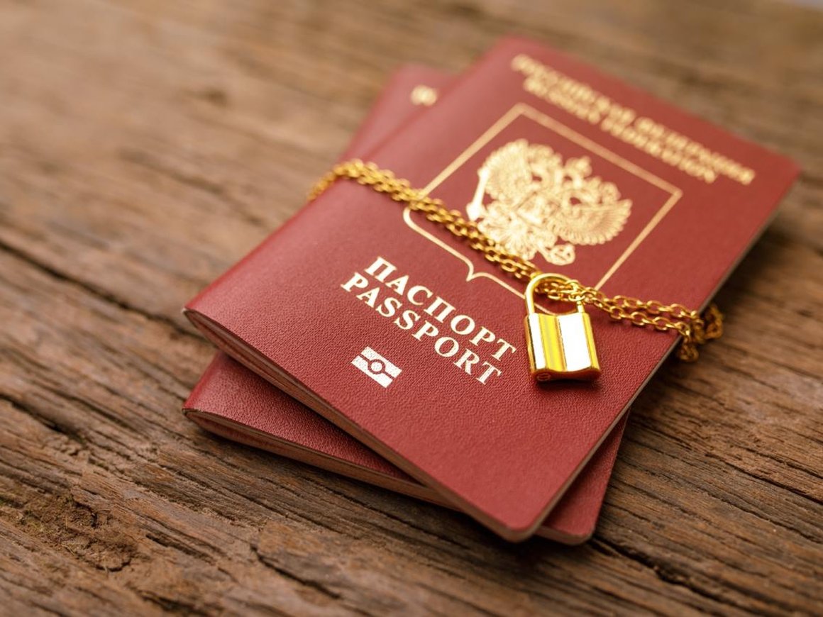 Туристы стали выигрывать суды после отказов в выезде из-за ошибок в загранпаспортах