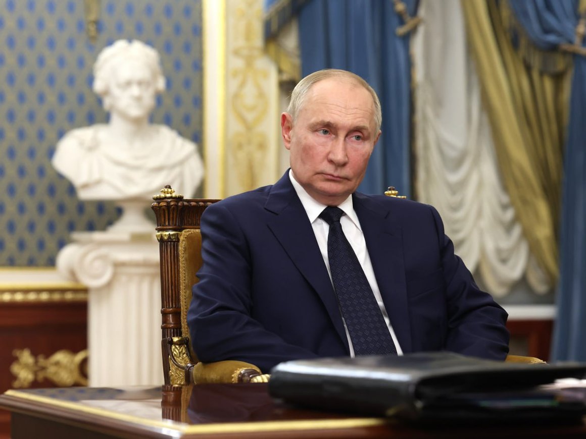 Путин поручил ввести дополнительные меры для борьбы с мошенниками