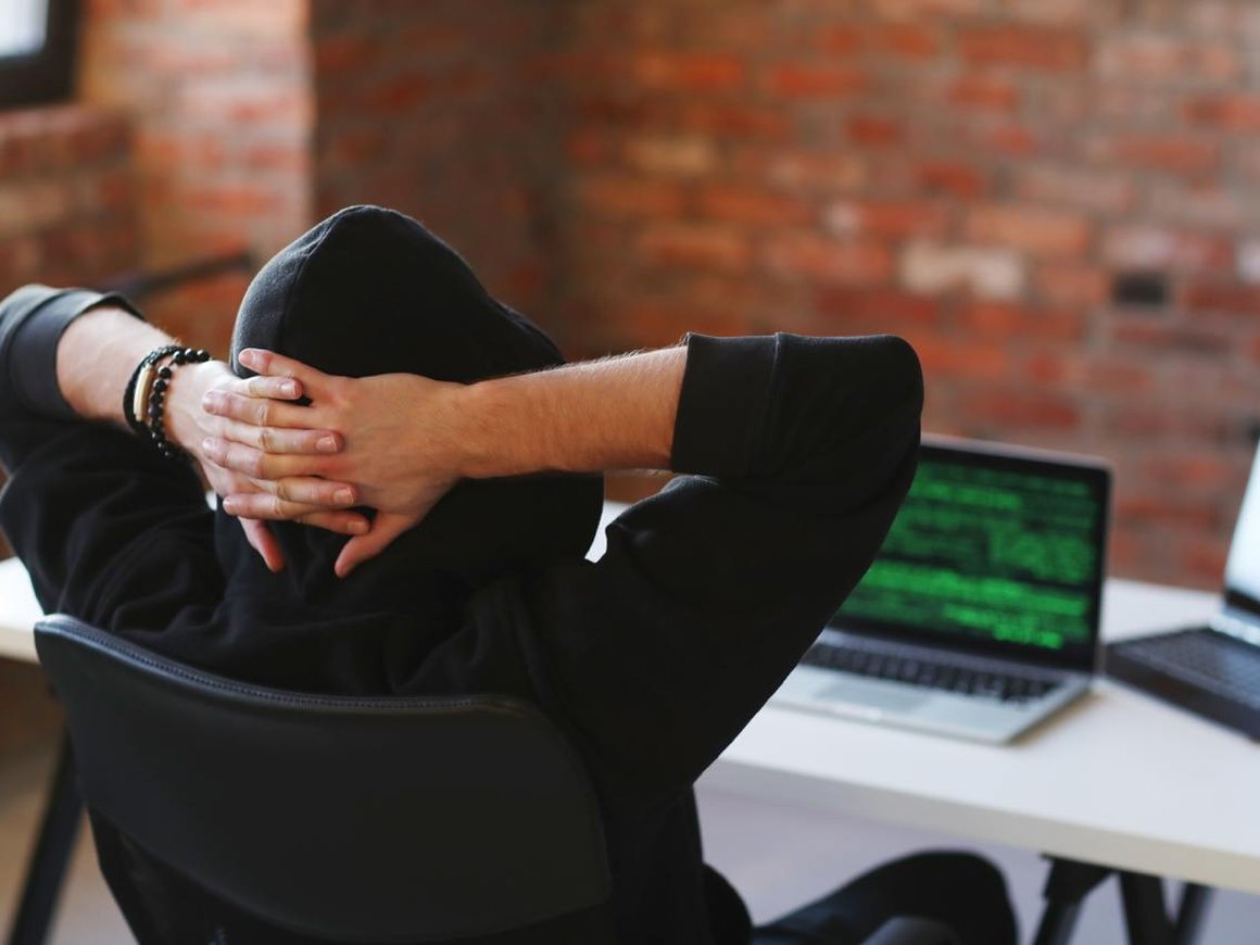 Россиян предупредили о мошенничестве через поддельные профили сервисов доставки