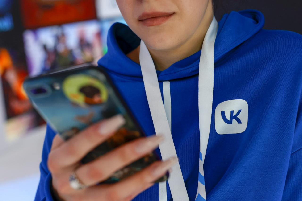Forbes узнал подробности масштабных увольнений в VK