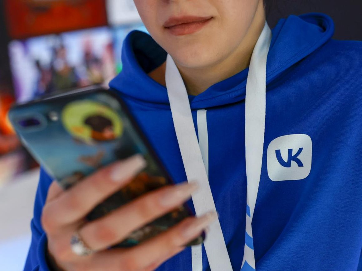 Forbes узнал подробности масштабных увольнений в VK