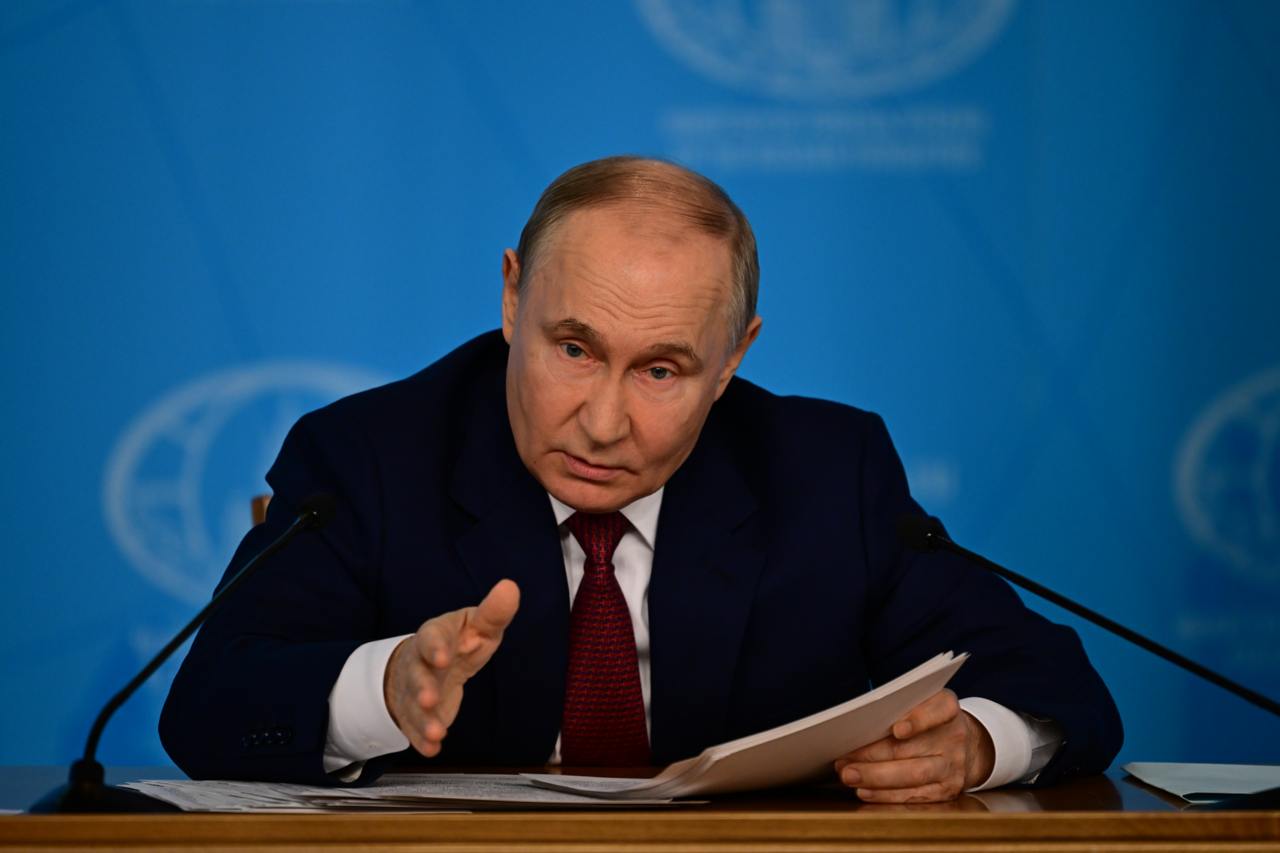Путин подписал закон о лишении водительского удостоверения до 1,5 лет за сокрытие госномеров